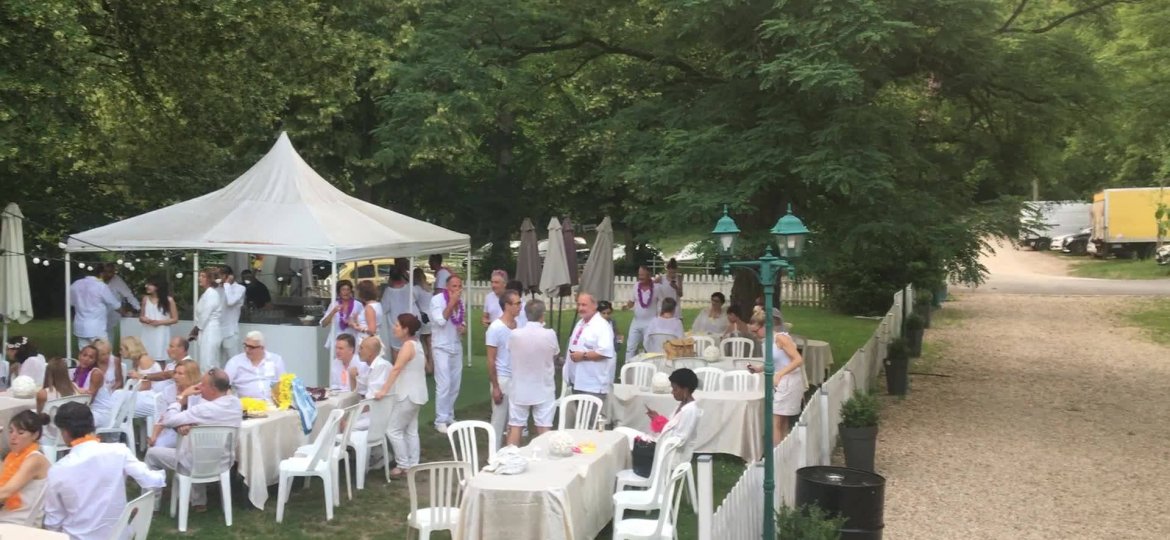 Vendredi , au Leopold, anniversaire de , soirée live